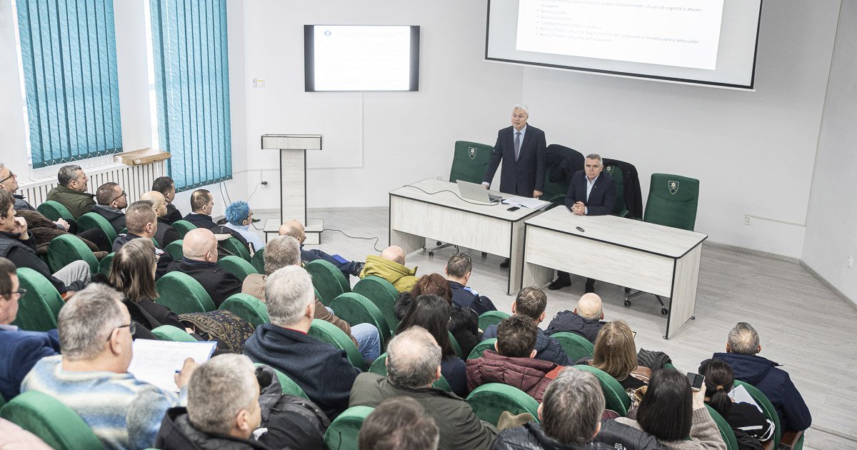 Választások és vészhelyzetek éve